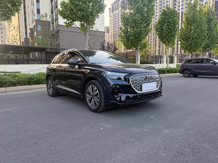 Фото 3 - Audi Q4 e-tron