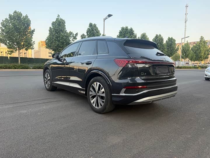 Фото 8 - Audi Q4 e-tron