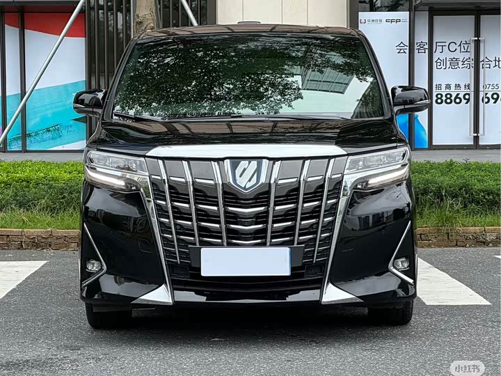 Фото 2 - Toyota Alphard