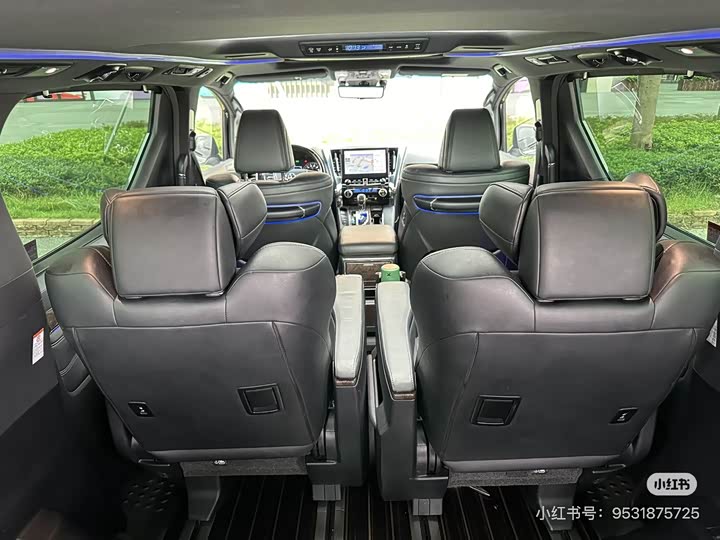 Фото 9 - Toyota Alphard