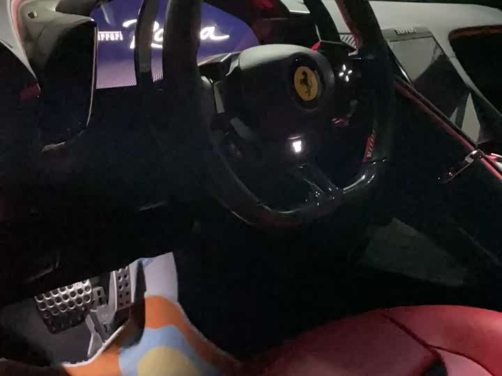 Фото 3 - Ferrari Roma