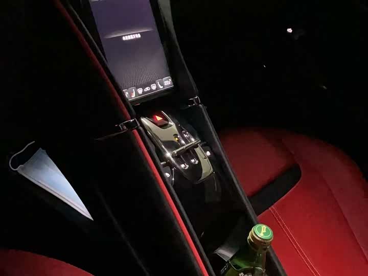 Фото 4 - Ferrari Roma