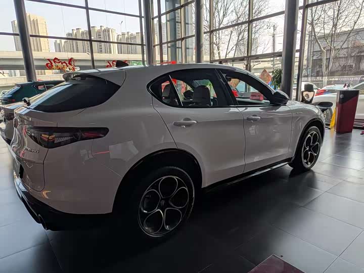 Alfa Romeo Stelvio 2023 2023款 2.0T 280HP Veloce赛道版