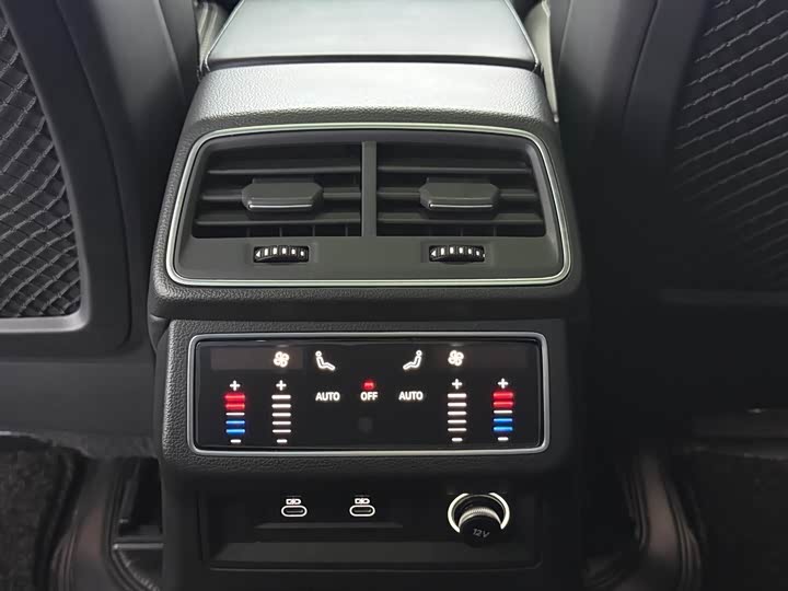 Фото 7 - Audi A6L