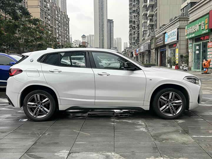 Photo 4 - BMW X2