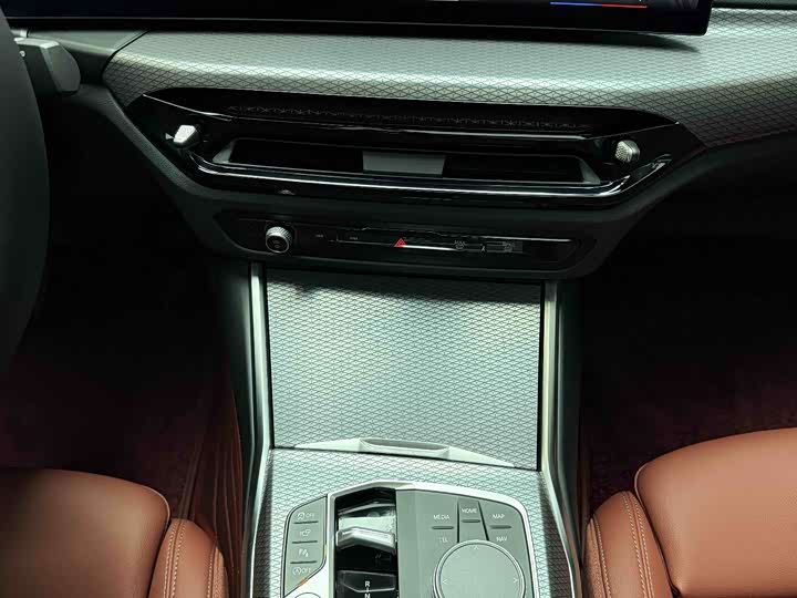 BMW 3 Series 2026 2026款 330Li M运动曜夜套装
