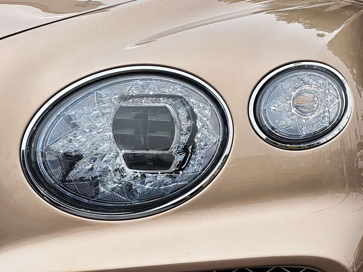 Фото 9 - Bentley Bentayga