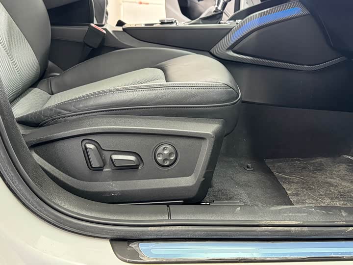 Zdjęcie 9 - Audi Q2L