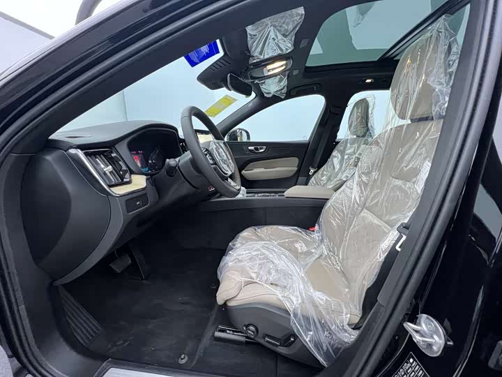 Volvo XC60 2026 2026款 B5 四驱智远豪华版