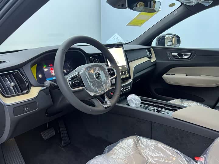 Volvo XC60 2026 2026款 B5 四驱智远豪华版