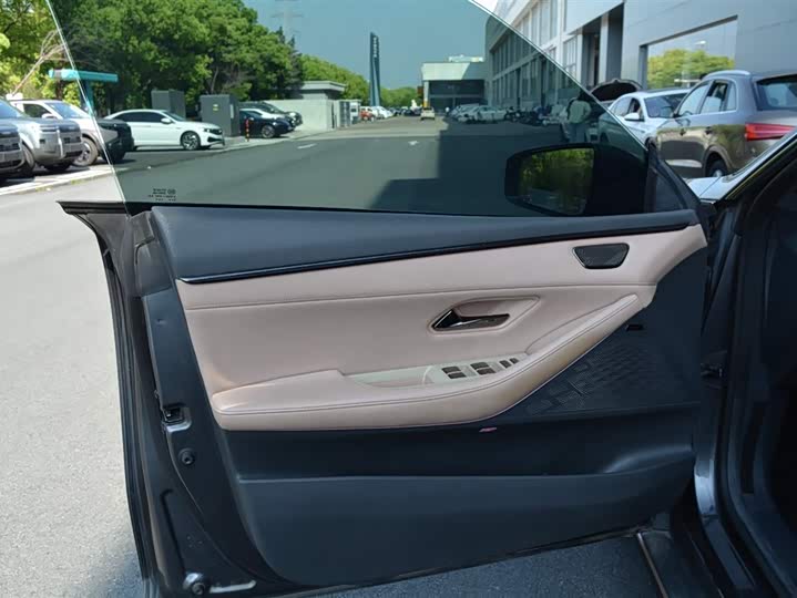 Фото 8 - Changan Deepal SL03