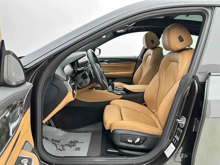 Фото 8 - BMW 6 Series GT