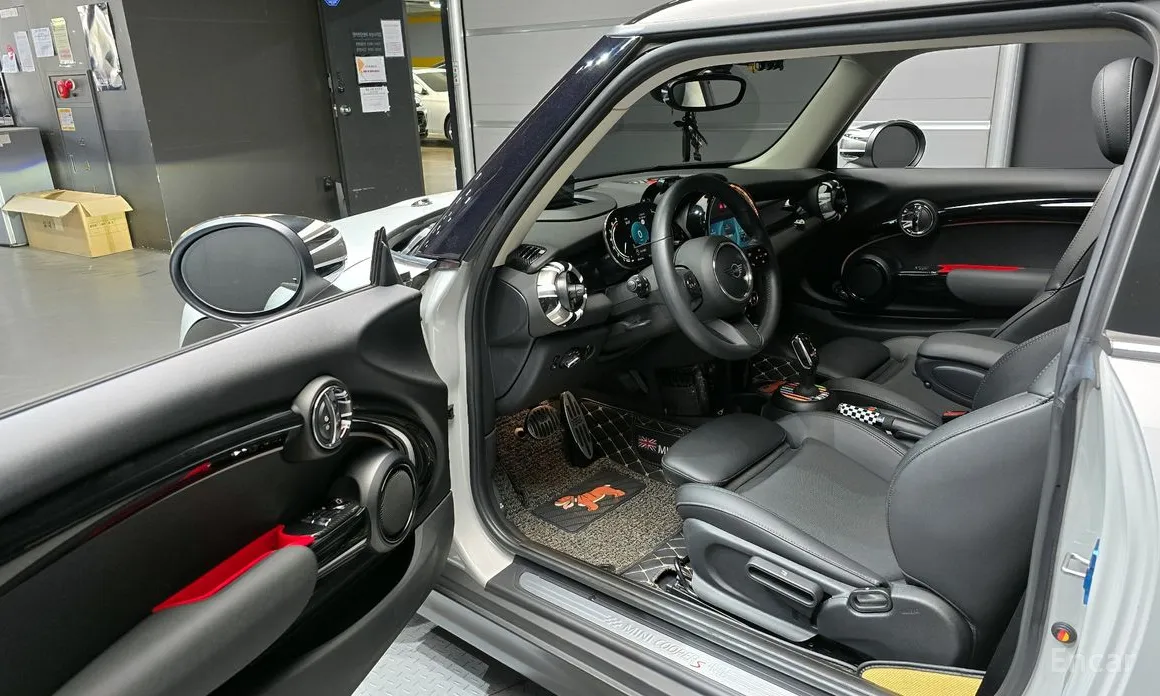 Mini Cooper 2001 Classic Launch Pack
