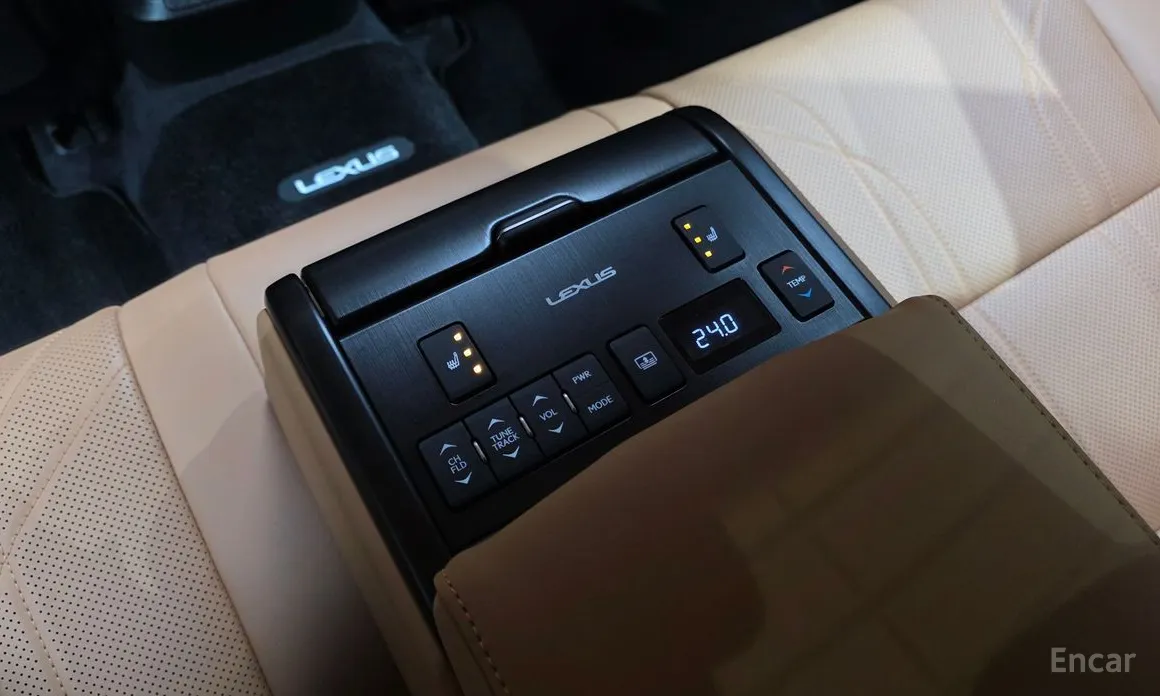 Фото 18 - Lexus ES
