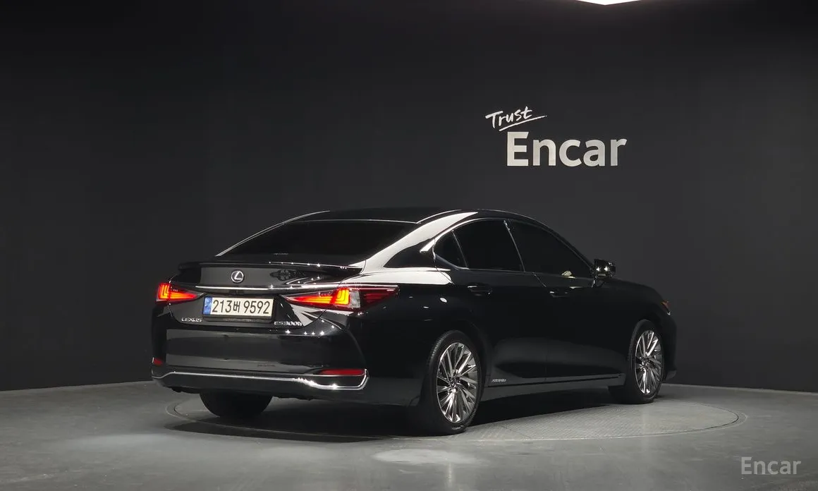 Фото 2 - Lexus ES