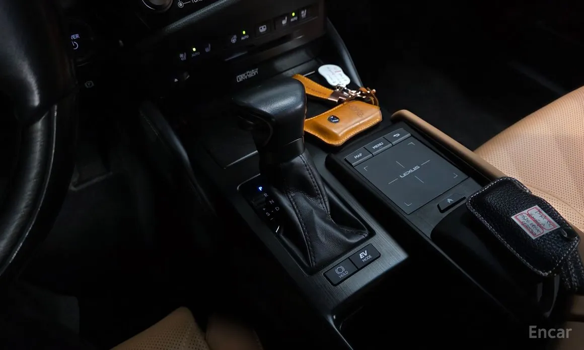 Фото 9 - Lexus ES