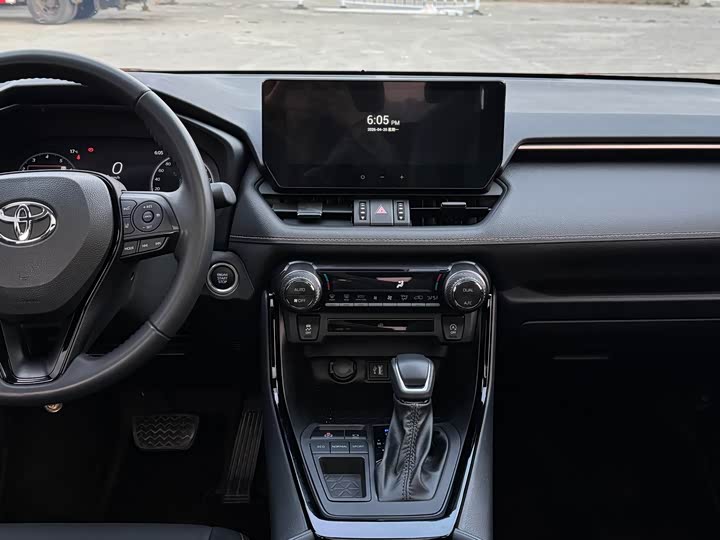 Фото 9 - Toyota Wildlander