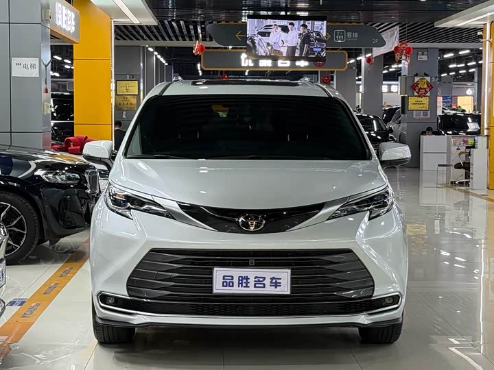 Toyota Sienna 2024 2024款 2.5L混动 四驱尊贵版