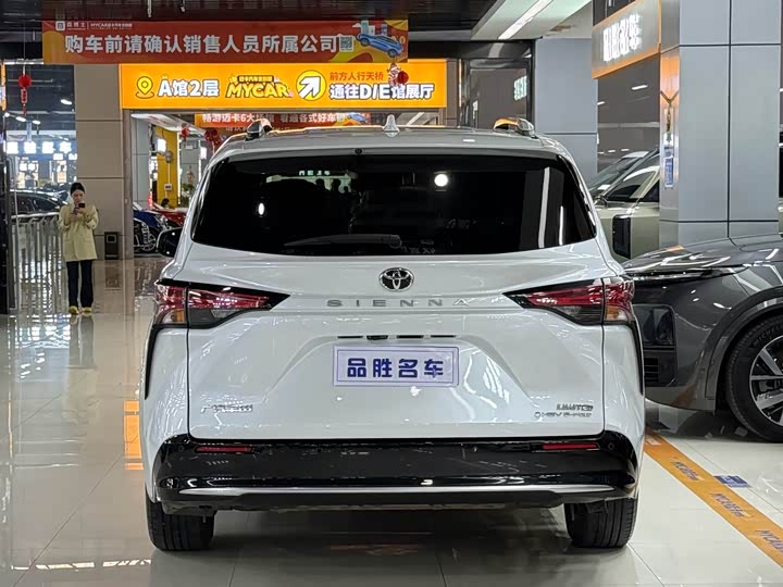 Toyota Sienna 2024 2024款 2.5L混动 四驱尊贵版