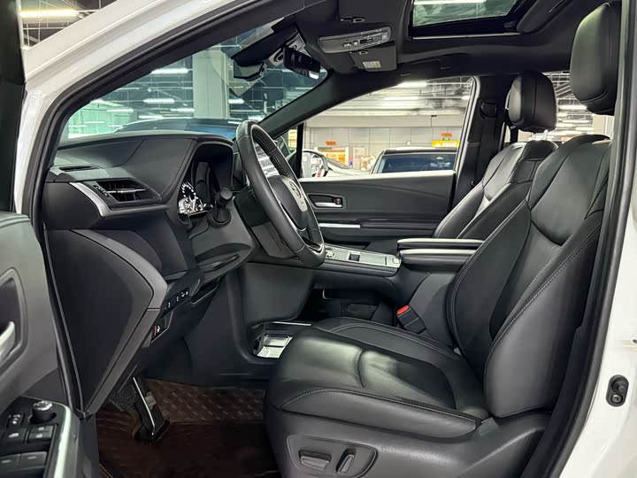 Toyota Sienna 2024 2024款 2.5L混动 四驱尊贵版