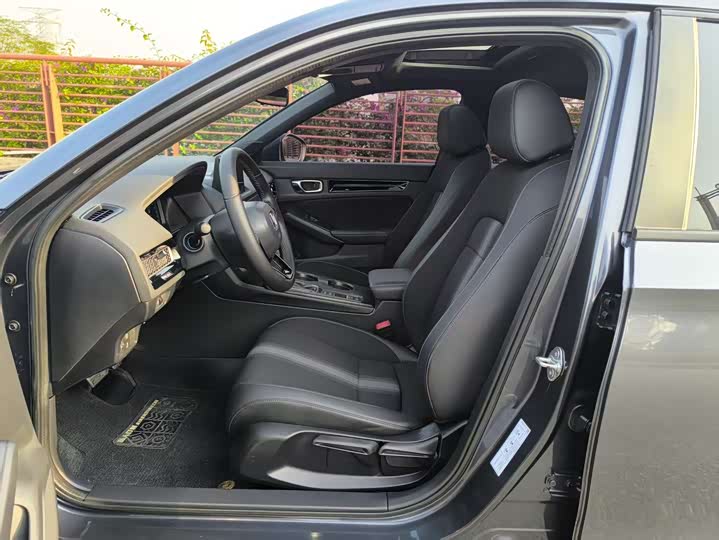 Фото 8 - Honda Civic