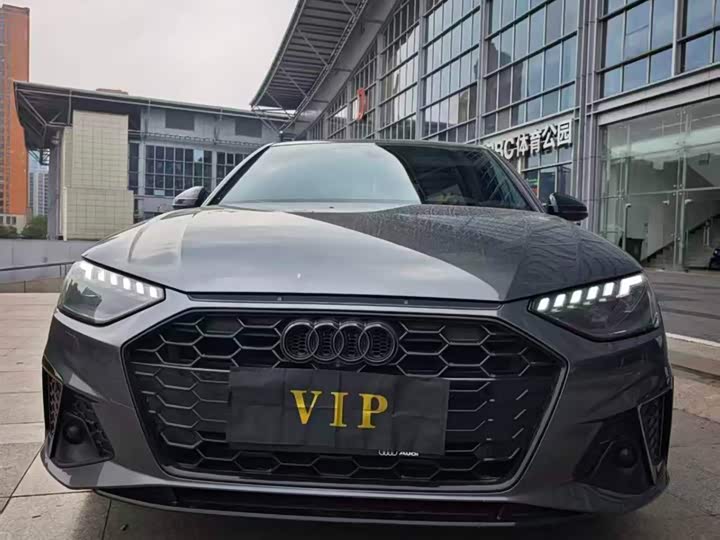 Фото 2 - Audi A4L