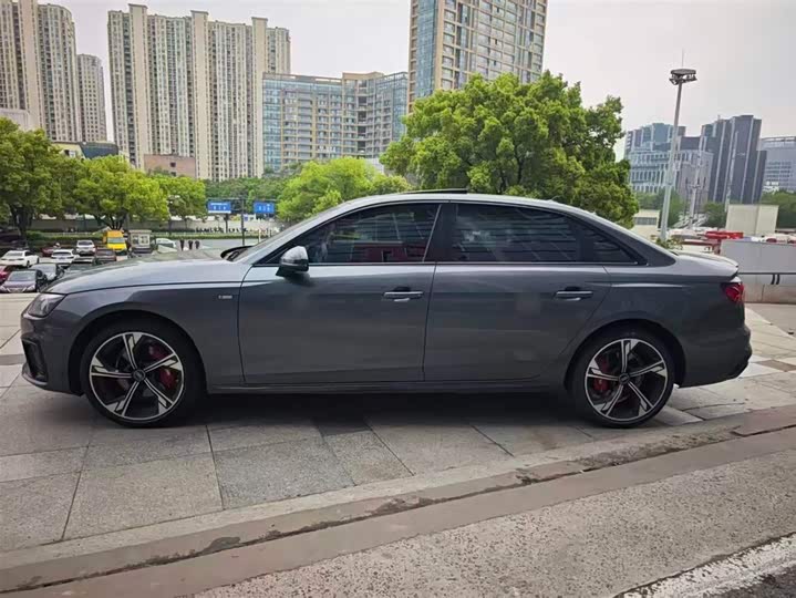 Фото 3 - Audi A4L