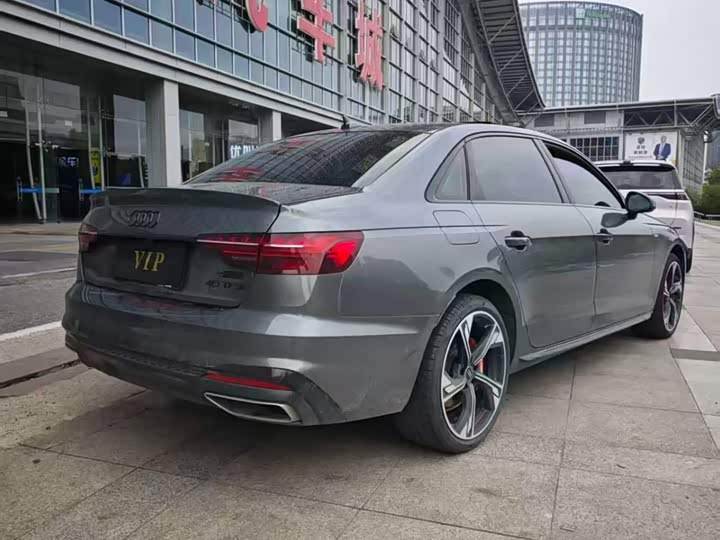 Фото 5 - Audi A4L