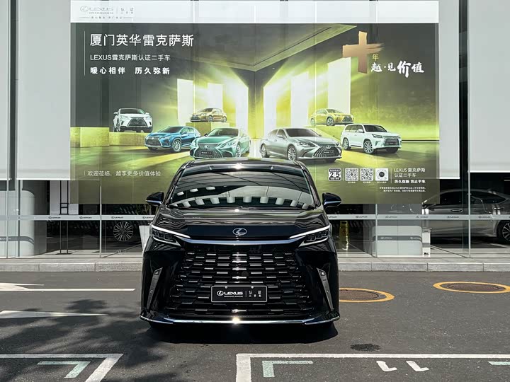 2025 Lexus LM