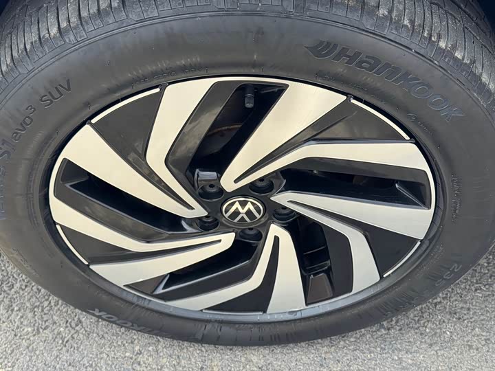 Фото 4 - Volkswagen Tiguan L Pro
