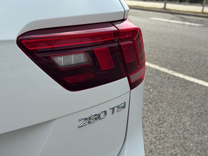 Фото 7 - Volkswagen Tiguan L Pro