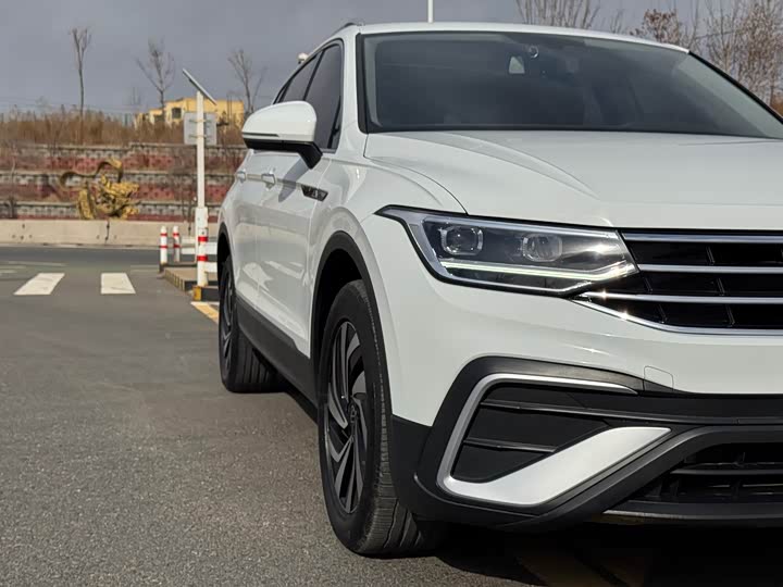 Фото 8 - Volkswagen Tiguan L Pro
