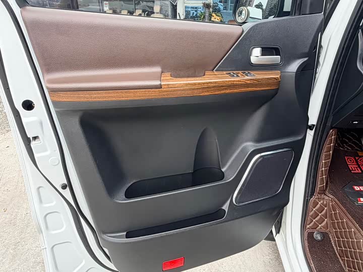 Dongfeng Forthing Lingzhi Plus 2023 2023款 2.0L 手动舒适型CNG 9座