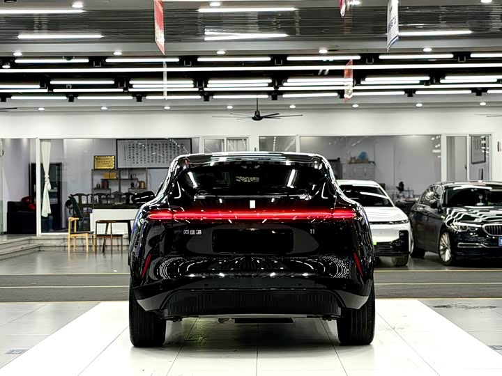 2025 Avatr 11