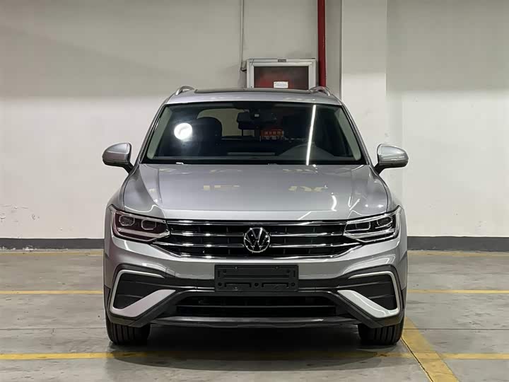 Фото 2 - Volkswagen Tiguan L Pro