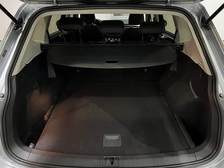Фото 7 - Volkswagen Tiguan L Pro