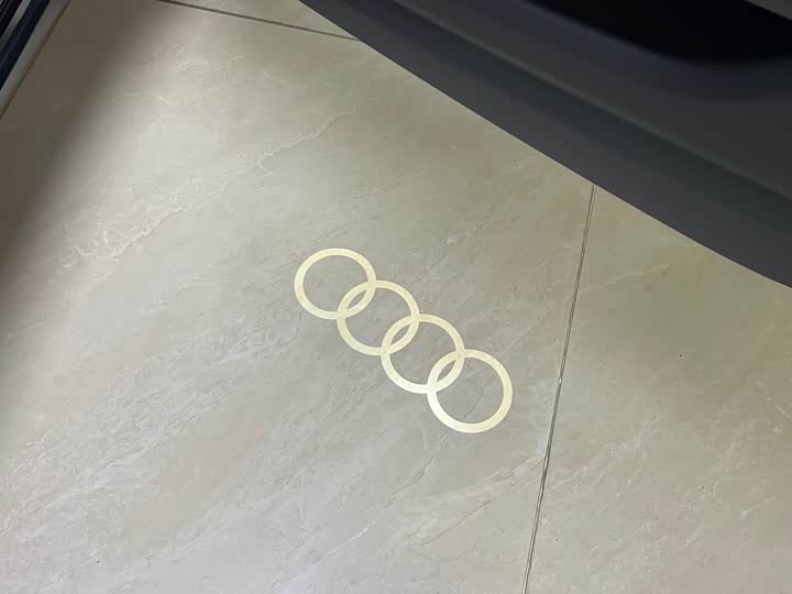 Фото 9 - Audi A6L