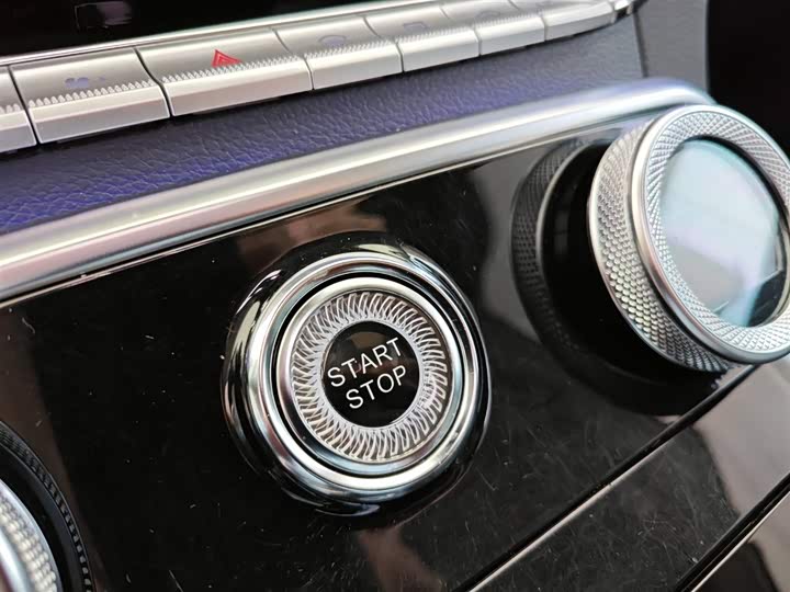 Zdjęcie 9 - Hongqi H9