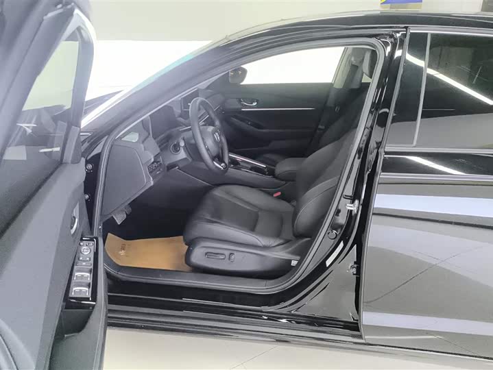 Honda Accord 2025 2025款 运动系列 260TURBO 豪华版