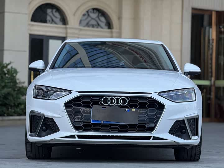 Фото 2 - Audi A4L