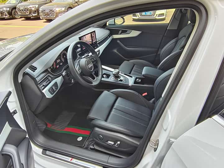 Фото 6 - Audi A4L