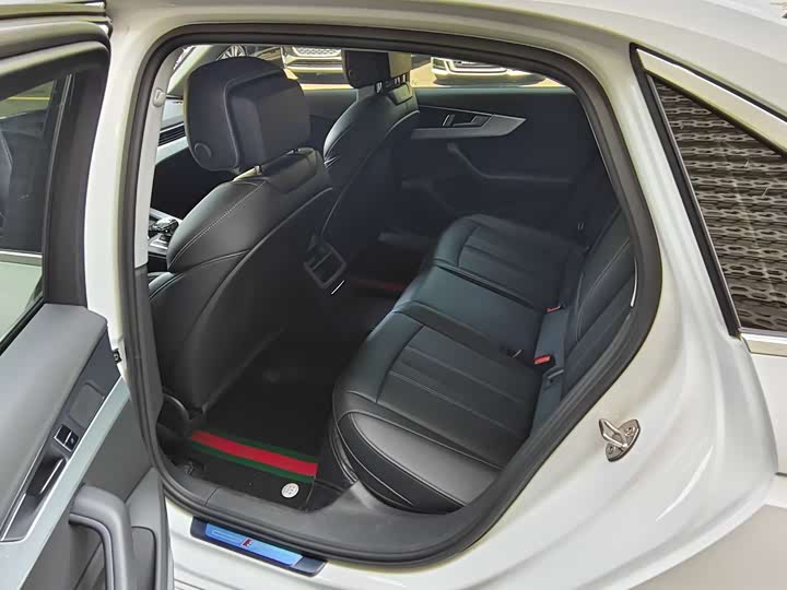 Фото 7 - Audi A4L
