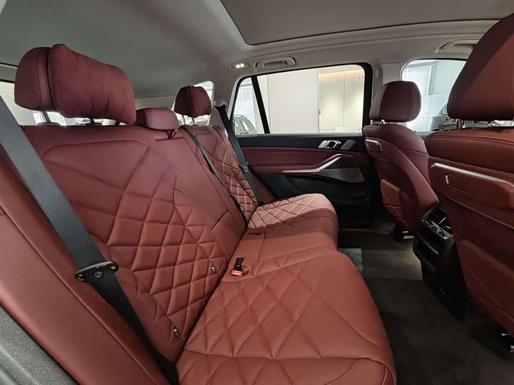 BMW X5 2026 2026款 xDrive 30Li 尊享型M运动曜夜套装