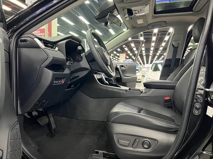 Toyota RAV4 2021 2021款 2.0L CVT两驱风尚PLUS版
