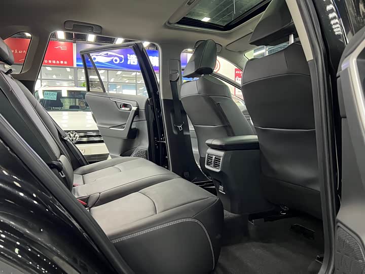 Toyota RAV4 2021 2021款 2.0L CVT两驱风尚PLUS版