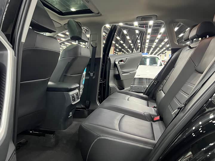 Toyota RAV4 2021 2021款 2.0L CVT两驱风尚PLUS版