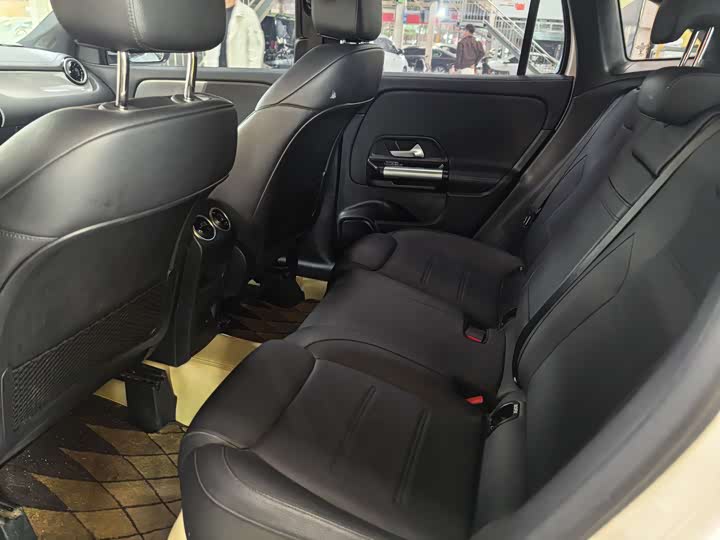 Фото 4 - Mercedes-Benz GLA-Class