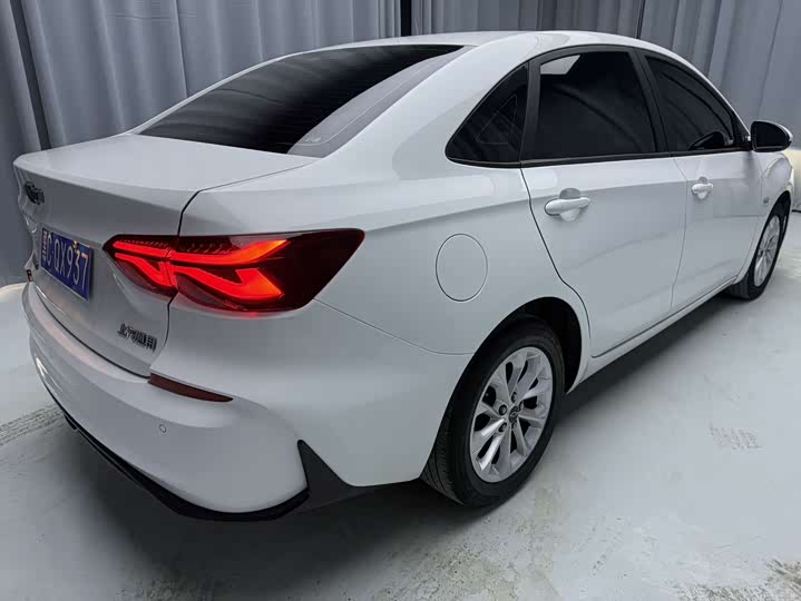 Chevrolet Monza 2023 2023款 1.5L 双离合悦享版