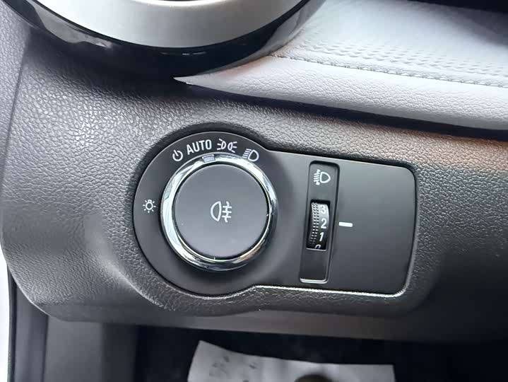 Chevrolet Monza 2023 2023款 1.5L 双离合悦享版