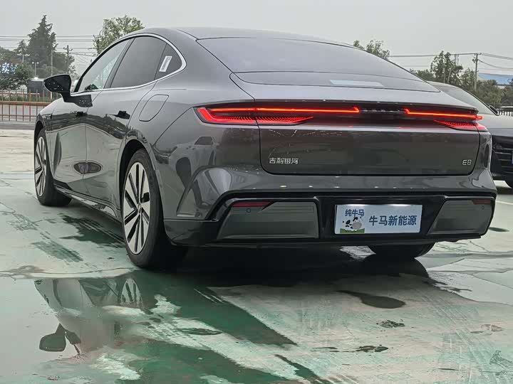 Geely Galaxy E8 2024 2024款 665km 后驱星舰 远航版